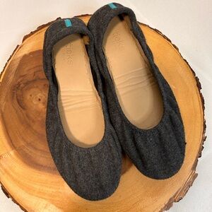 Tieks Greystone Ballet Flats fabric upper with Non-Skid rubber soles Size 8